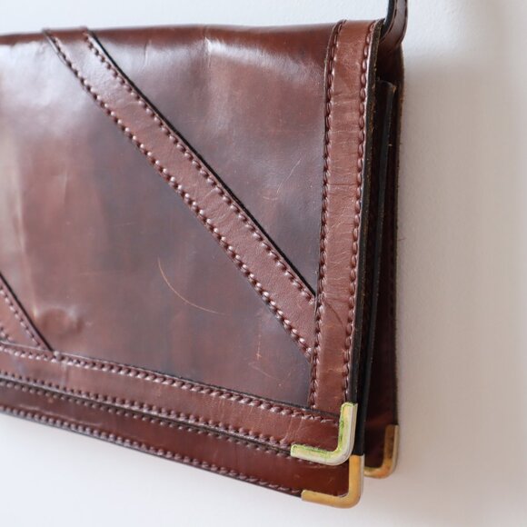 Vintage Brown Leather Shoulder Bag with Brass Details - Picture 5 of 16